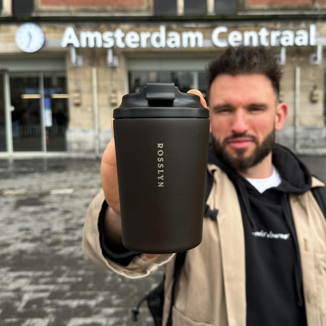 A cafe worker says ‘we offer a discount if you bring your own cup’ - Refuse single use plastic, advertise BYO cups!